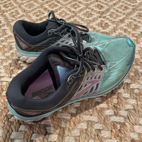 brooks teal shoes
